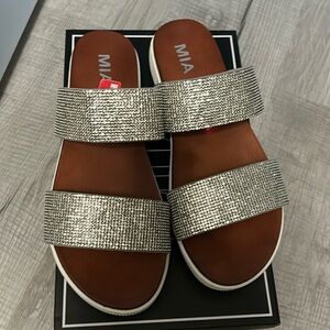 MIA size 9 Rhinestone Sandals worn once